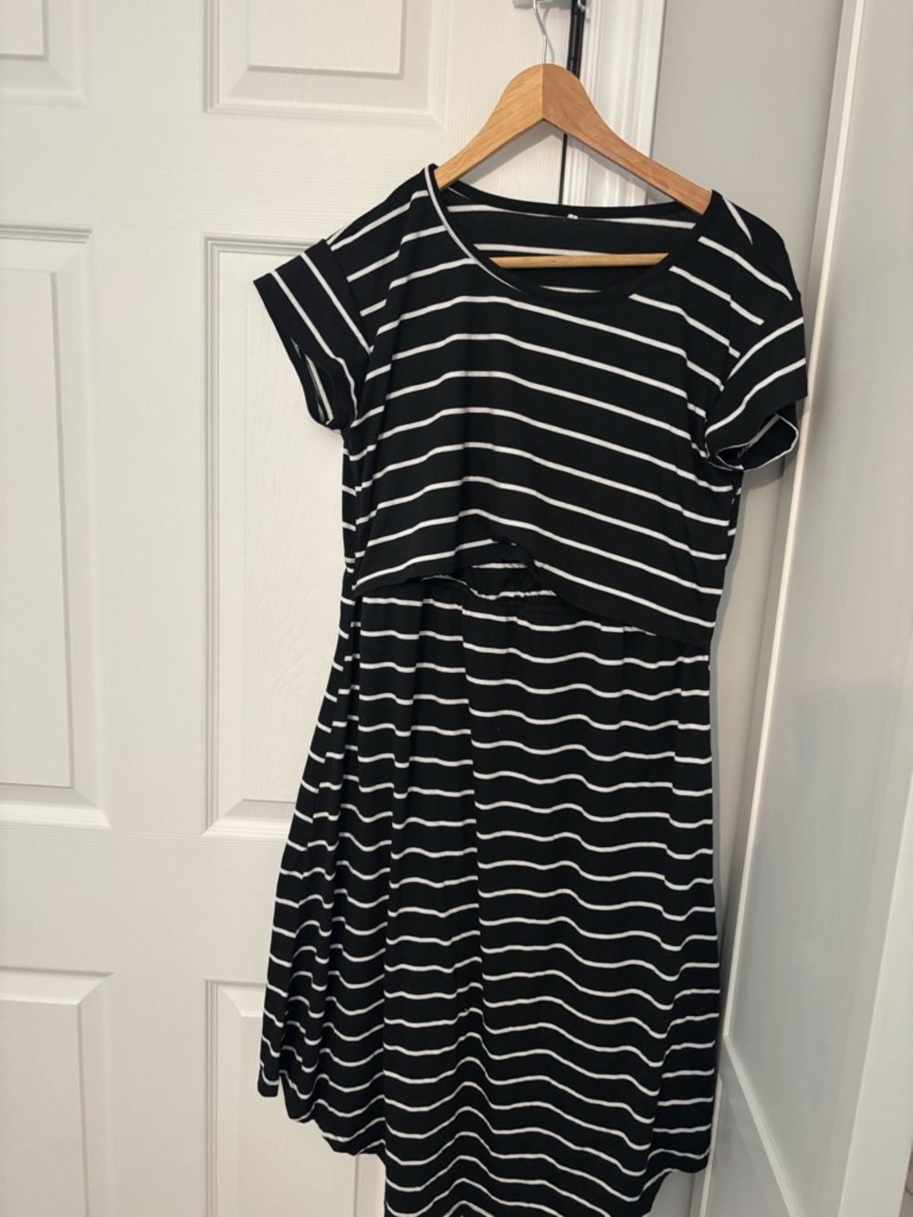 Striped Black & White Short-Sleeve Nursing Midi Dress size small medium